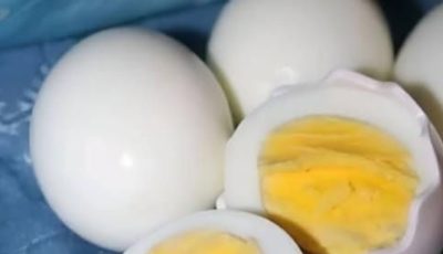 Doctors W:arn: This Common Way of Eating Boiled Eggs Can Clog Your Arteries