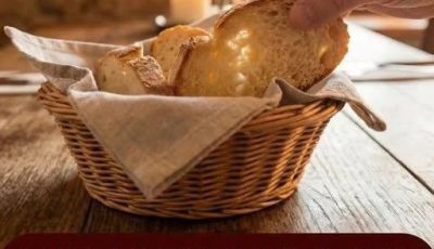 The Reason Restaurants Bring Bread Right Away
