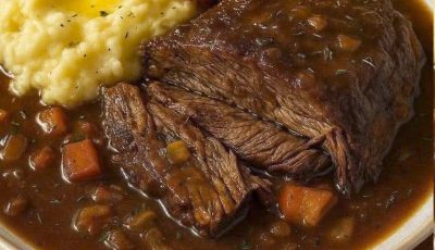 Beef and Gravy with Mashed Potatoes