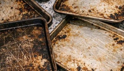 Before you throw these away, see this. 10 clever ways to reuse worn baking sheets