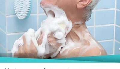 Neither daily nor weekly: What is the ideal shower frequency for people over 65