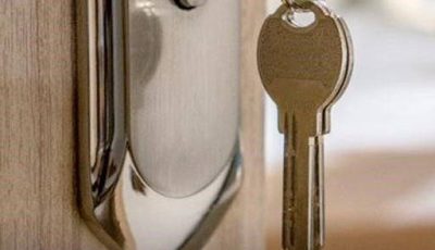 Expert Insists You Should Leave Your Key in the Door at Night