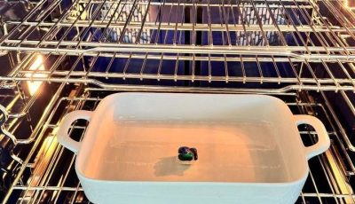 Here’s nana’s no-fuss trick to cleaning an oven. You just need these 3 ingredients