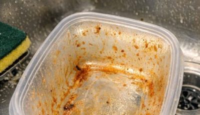 My mom taught me this trick to get red stains out of plastic containers with 0 effort. Here’s how it works