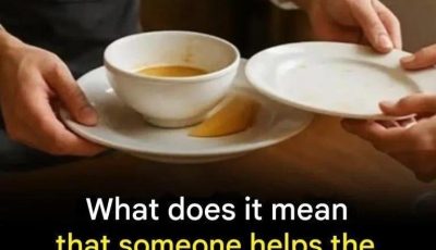 What Psychologists Reveal When Someone Helps a Waiter Clear the Table