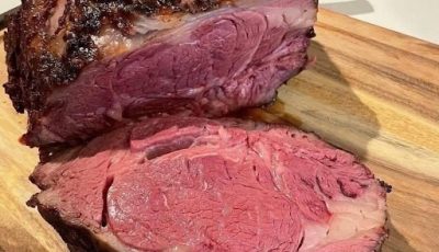 What’s your very first thought when you see this prime rib ? A beautifully cooked Prime Rib Roast is the ultimate show-stopping centerpiece for holidays, celebrations, and special family dinners Full Recipe in First (c.o.m.m.e.n.t)