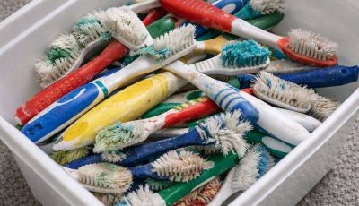 Most people throw these away. 10 genius ways to reuse old toothbrushes