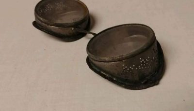 “Found these in the wall of our 100 year old home… Curious as to how old they are or what they might have been used for.” Check the comments ⬇