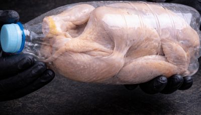 I put chicken in a bottle and prepare a homemade sausage, natural and without additives.